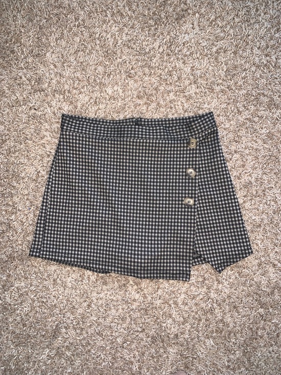 Originality Dresses & Skirts - Women’s Originality Checkered Button Black & Tan Wrap-Front Mini Skort Large
